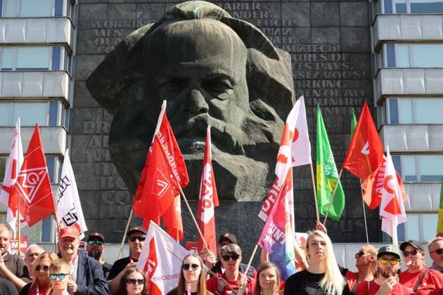 1 May demonstration 01 05 2025, Chemnitz, Karl Marx Monument, Brückenstr , Around 1,500 participants took part in the central DGB rally on Labor Day 2025 in Chemnitz Under the motto Make yourself strong with us, the main demand