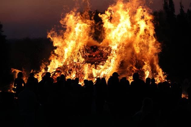 Hexenfeuer 30 04 2025, Chemnitz OT Euba, Hexenfeuer, again this year hundreds of visitors celebrated the witches fire in Euba In addition to the fire, a DJ provided background music and the physical well-being was of course not neglected Chemnitz Saxony Germany