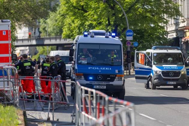 Rave against the fence Thousands celebrate in and around Görlitzer Park The 1st of May in Kreuzberg around Görlitzer Park and in the park itself was characterized by celebration and protest According to initial police estimates, more than 5000 people came toget