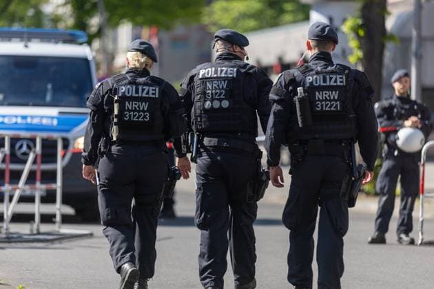Rave against the fence Thousands celebrate in and around Görlitzer Park The 1st of May in Kreuzberg around Görlitzer Park and in the park itself was characterized by celebration and protest According to initial police estimates, more than 5000 people came toget