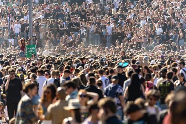 Rave against the fence Thousands celebrate in and around Görlitzer Park The 1st of May in Kreuzberg around Görlitzer Park and in the park itself was characterized by celebration and protest According to initial police estimates, more than 5000 people came toget