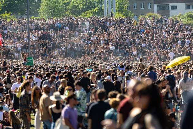 Rave against the fence Thousands celebrate in and around Görlitzer Park The 1st of May in Kreuzberg around Görlitzer Park and in the park itself was characterized by celebration and protest According to initial police estimates, more than 5000 people came toget