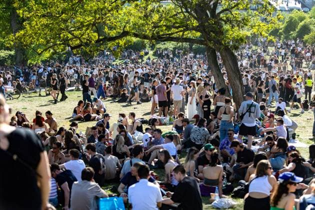 Rave against the fence Thousands celebrate in and around Görlitzer Park The 1st of May in Kreuzberg around Görlitzer Park and in the park itself was characterized by celebration and protest According to initial police estimates, more than 5000 people came toget
