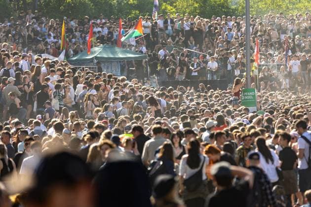 Rave against the fence Thousands celebrate in and around Görlitzer Park The 1st of May in Kreuzberg around Görlitzer Park and in the park itself was characterized by celebration and protest According to initial police estimates, more than 5000 people came toget