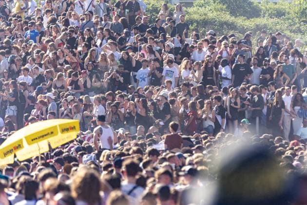 Rave against the fence Thousands celebrate in and around Görlitzer Park The 1st of May in Kreuzberg around Görlitzer Park and in the park itself was characterized by celebration and protest According to initial police estimates, more than 5000 people came toget