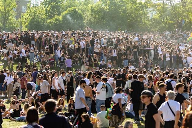 Rave against the fence Thousands celebrate in and around Görlitzer Park The 1st of May in Kreuzberg around Görlitzer Park and in the park itself was characterized by celebration and protest According to initial police estimates, more than 5000 people came toget