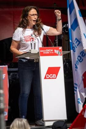 Yasmin Fahimi Federal Chairwoman of the German Trade Union Confederation DGB speaks on 01 05 2025 at the May Day demonstration in Chemnitz Chemnitz Saxony Germany