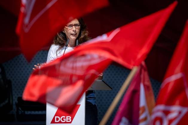 Yasmin Fahimi Federal Chairwoman of the German Trade Union Confederation DGB speaks on 01 05 2025 at the May Day demonstration in Chemnitz Chemnitz Saxony Germany
