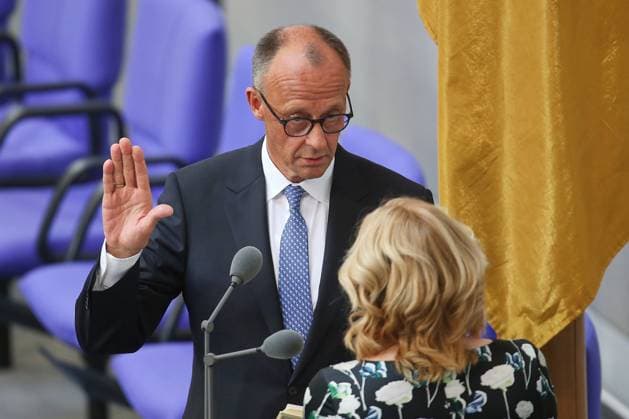 Berlin, Germany, 06 05 2025 German Bundestag 2 Bundestag session Federal Chancellor Friedrich Merz is administered the oath of office by Julia Klöckner Copyright: xdtsxNachrichtenagenturx dts_65740