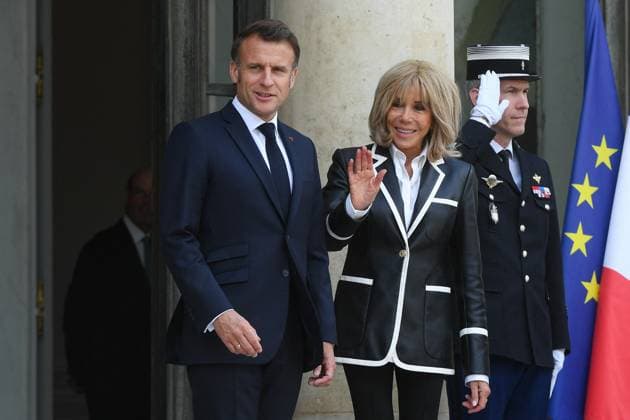 The President of the Republic Emmanuel Macron and Brigitte Macron receive Daniel Noboa, President of the Republic of Ecuador, and his wife Lavinia Valbonesi at the Elysée Palace in Paris The President of the Republic Emmanuel Macron and Brigitte Macron receive Daniel Noboa, Président de la République de lÉquateur, et sa femme Lavinia Valbonesi à lElysée à Paris, le 8 mai 2025 Lionel Urman Bestimage The President of the Republic Emmanuel Macron and Mrs Brigitte MACRON receive Mr Daniel NOBOA, President of the Republic of Ecuador and wife Lavinia Valbonesi at the Elysee Palace May 8th, 2025 Paris France  Copyright: xLIONELxURMANxx xBESTIMAGExLIONELxURMANxx xBESTIMAGEx
