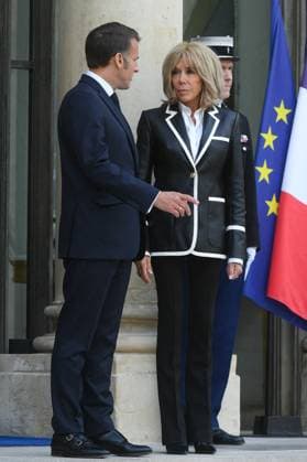 The President of the Republic Emmanuel Macron and Brigitte Macron receive Daniel Noboa, President of the Republic of Ecuador, and his wife Lavinia Valbonesi at the Elysée Palace in Paris The President of the Republic Emmanuel Macron and Brigitte Macron receive Daniel Noboa, Président de la République de lÉquateur, et sa femme Lavinia Valbonesi à lElysée à Paris, le 8 mai 2025 Lionel Urman Bestimage The President of the Republic Emmanuel Macron and Mrs Brigitte MACRON receive Mr Daniel NOBOA, President of the Republic of Ecuador and wife Lavinia Valbonesi at the Elysee Palace May 8th, 2025 Paris France  Copyright: xLIONELxURMANxx xBESTIMAGExLIONELxURMANxx xBESTIMAGEx