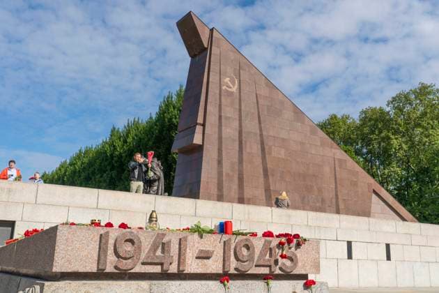 On 9 May 2025, visitors from the republics of the former Soviet Union and from Berlin will honor the fallen Soviet soldiers at the Soviet Memorial in Berlin Treptow