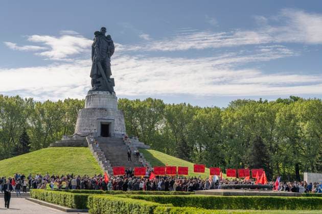 On 9 May 2025, visitors from the republics of the former Soviet Union and from Berlin will honor the fallen Soviet soldiers at the Soviet Memorial in Berlin Treptow
