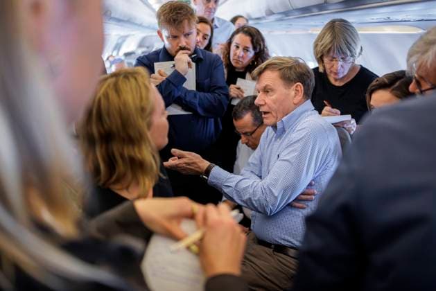 Johann Wadephul CDU , Federal Foreign Minister, travels to Israel and the Palestinian territories Here in conversation with journalists on board an A321, the BMVg air force, on the flight to Tel Aviv Berlin, 10 05 2025 Photographed on behalf of the Federal Foreign Office Tel Aviv Israel Copyright: xThomasxImo AAx