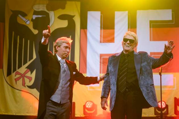 Folk music star Heino bürgerlich Heinz Georg Kramm starts his Made in Germany solo tour live in the sold-out Börse Coswig Sachsen His manager Helmut Werner is also on stage.