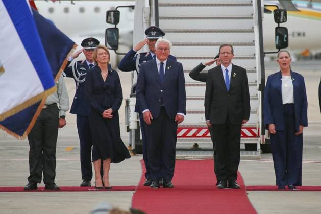 Tel Aviv, Israel, 13 05 2025 Trip of the Federal President to Israel Reception with military honors, L R Elke Büdenbender, Frank Walter Steinmeier, Isaak Herzog, Michal Herzog Copyright: xdtsxNachrichtenagenturx dts_66653