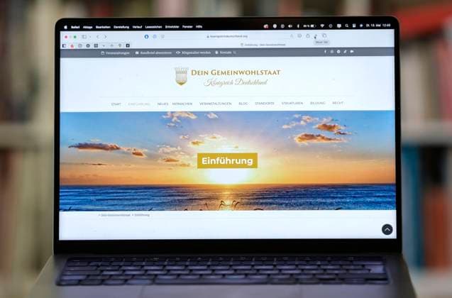13.05.2025: Federal Minister of the Interior Alexander Dobrindt (CSU) has banned a group of so-called Reich citizens who call themselves the ˜Kingdom of Germany™. Here is the website of the now banned organisation Nordrhein-Westfalen Deutschland, Germany DSCF9303