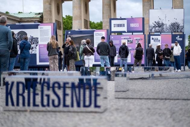 Visitors at the open air exhibition to mark the 80th anniversary of the victory over National Socialism at the Brandenburg Gate in Berlin Visitors at the open air exhibition to mark the 80th anniversary of the victory over National Socialism at the Brandenburg Gate in Berlin snapshot photography K M Krause