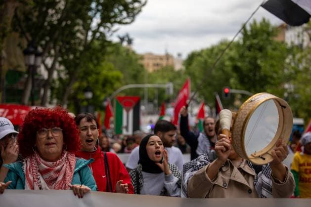 May 15, 2025, Madrid, Spain: Protesters chant slogans during the demonstration commemorating the Nakba. On the 77th anniversary of the Nakba, the event that forced 700,000 people to flee their land following the proclamation of the State of Israel, the Madrid Assembly with Palestine has called for a demonstration to demand an end to the arms trade and relations with Israel, as well as a definitive ceasefire. Madrid Spain - ZUMAs197 20250515_aaa_s197_084 Copyright: xDavidxCanalesx