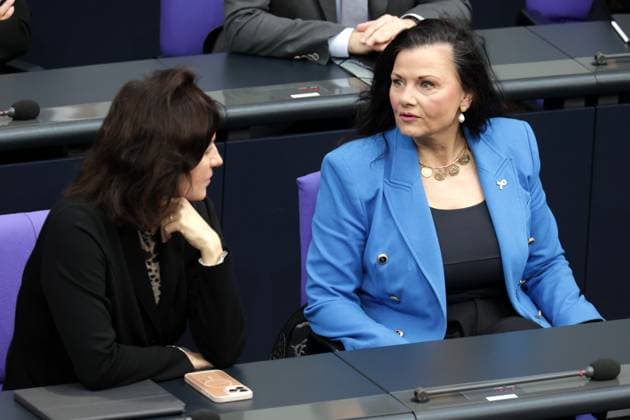 Dorothee Bär, Federal Minister for Research, Technology and Space, CSU, Gitta Connemann, Parliamentary State Secretary at the Federal Ministry for Economic Affairs and Energy, CDU, on the government bench in the German Bundestag, DEU, Berlin, 16 05 2025