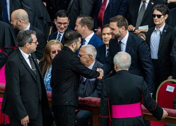- Ukrainian President Volodymyr Zelenskyj (L) and US Vice President James David Vance (R) greet each other as they await the opening mass of Pope Leo XIV s pontificate in St. Peter s Square. Vatican Lazio  Copyright: xIPA ABACAx