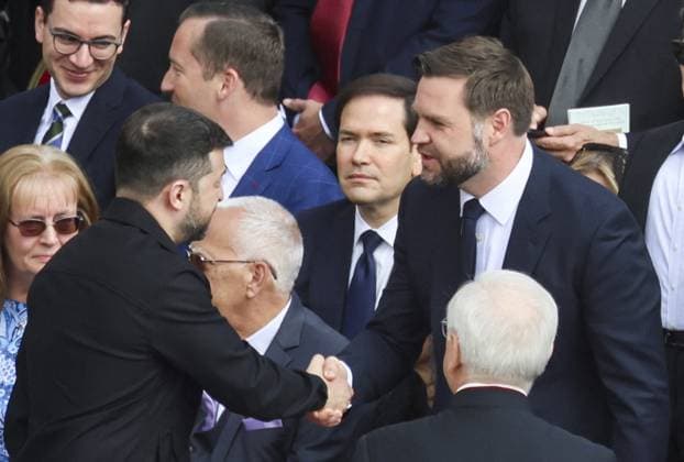 - Ukrainian President Volodymyr Zelenskyj (L) and US Vice President James David Vance (R) greet each other as they await the opening mass of Pope Leo XIV s pontificate in St. Peter s Square. Vatican Lazio Italy  Copyright: xIPA ABACAx