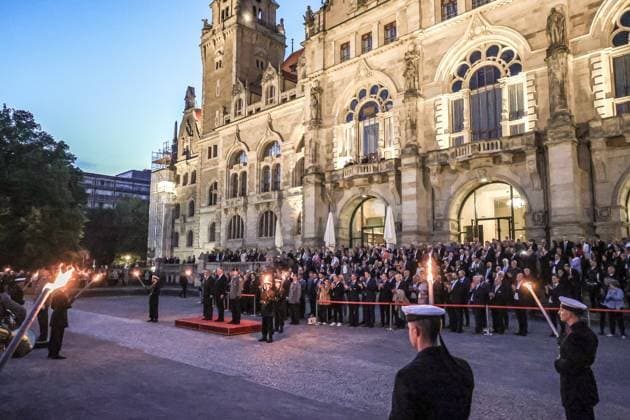 Bundeswehr Serenade in honor of Prime Minister Stephan Weil Town Hall South Side, Maschpark, torch bearers frame the protagonists on the podium and the Heresmusikkorps Hannover Hannover Bristolweg, Town Hall Lower Saxony, Region Hannover Germany