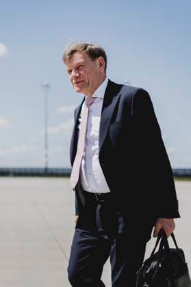 Johann Wadephul CDU , Federal Foreign Minister, photographed before departure to Brussels for the Council for Foreign Affairs RfAB in Berlin, 20 05 2025 Photographed on behalf of the Foreign Office Berlin Germany Copyright: xFlorianxGaertner AAx