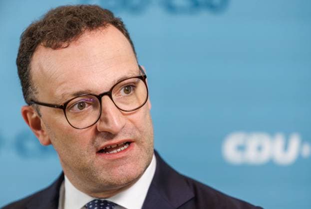 Statement before the parliamentary group meeting of the CDU CSU Jens Spahn, leader of the CDU CSU parliamentary group in the Bundestag, speaks during a statement before the parliamentary group meeting on 20 05 25 in Berlin Berlin Germany Reichstag