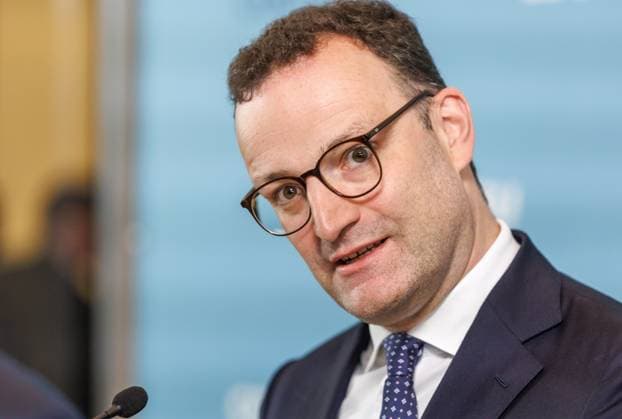 Statement before the parliamentary group meeting of the CDU CSU Jens Spahn, leader of the CDU CSU parliamentary group in the Bundestag, speaks during a statement before the parliamentary group meeting on 20 05 25 in Berlin Berlin Germany Reichstag