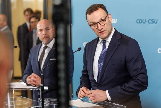 Statement before the parliamentary group meeting of the CDU CSU Jens Spahn, parliamentary group leader of the CDU CSU and Alexander Hoffmann in the Bundestag, speaks during a statement before the parliamentary group meeting on 20 05 25 in Berlin Berlin Berlin Germany Reichstag