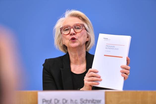 Berlin, Germany, 21 05 2025 Federal Press Conference Presentation of the Spring Report 2025 of the German Council of Economic Experts Monika Schnitzer, German Council of Economic Experts Copyright: xdtsxNachrichtenagenturx dts_68063
