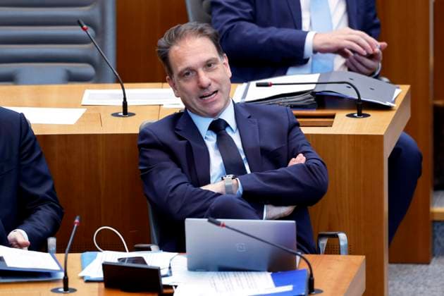 Politician Christian Loose AfD at a plenary session in the NRW state parliament On Thursday, the NRW state parliament discussed Belgiums announcement that the old Tihange 3 and Doel 4 nuclear power plants will continue to operate for another ten years until 2035 Düsseldorf, 22 05 2025 NRW Germany Copyright: xChristophxHardtx