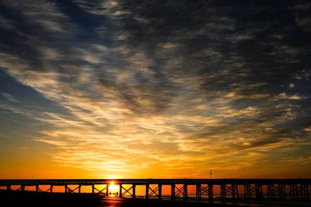 May 22, 2025, Isle Of Palms, Sc, United States: A dramatic sunrise bursts over the Isle of Palms pier along Front beach, May 22, 2025 in Isle of Palms, South Carolina. Isle Of Palms United States - ZUMAe02_ 20250522_zaf_e02_005 Copyright: xRichardxEllisx