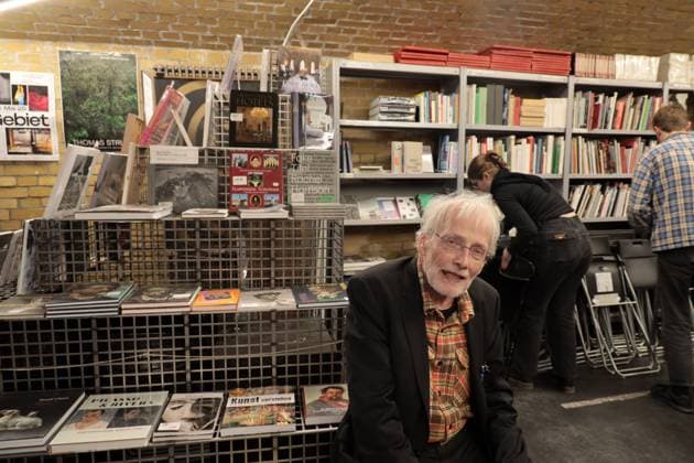 Timm Ulrichs, conceptual artist, book arch at Savignyplatz