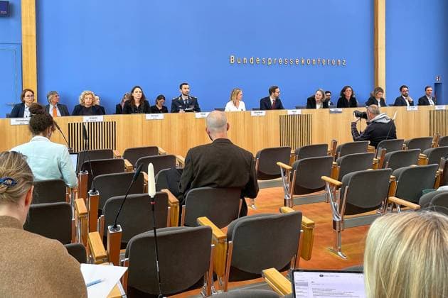 Berlin, Germany, 26 05 2025 Federal Press Conference Government Press Conference L R including Sabine Grüneberg BMG , Susanne Ungrad BMWE , Sylvie Ernoult BMF , Mitko Müller BMVg , Kathrin Deschauer AA , Steffen Meyer BPA , Angela Wefers BPK , Sonja Kock BMI , Marie Christine Fuchs BMJV , Fabian Stratmann BMAS , Tim Alexandrin BMV Copyright: xdtsxNachrichtenagenturx dts_68867