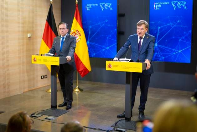Johann Wadephul CDU , Federal Foreign Minister, travels to Madrid and Lisbon Here with the Foreign Minister of Spain, Jose Manuel Albares Bueno, at a joint press conference Madrid, 26 05 2025 Photographed on behalf of the Federal Foreign Office Madrid Spain Copyright: xThomasxImo AAx