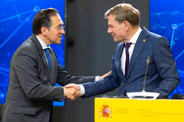 Johann Wadephul CDU , Federal Foreign Minister, travels to Madrid and Lisbon Here with the Foreign Minister of Spain, Jose Manuel Albares Bueno, at a joint press conference Madrid, 26 05 2025 Photographed on behalf of the Federal Foreign Office Madrid Spain Copyright: xThomasxImo AAx