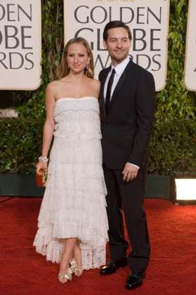 Arrivals at the 67th Golden Globe Awards JENNIFER MEYER & TOBEY MAGUIRE Arrivals at the 67th Golden Globe Awards held Beverly Hilton, Beverly Hills, California, USA. January 17th, 2010 globes full length black suit white strapless dress married husband wife CAP AW HFPA Supplied by Anita Weber Los Angeles California United States Copyright: xSuppliedxbyxAnitaxWeber Capitalx