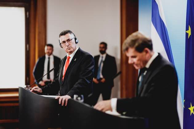 R L Johann Wadephul CDU , Federal Foreign Minister, and Gideon Sa ar, Foreign Minister of Israel, photographed during a joint press conference in Berlin, 05 06 2025 Photographed on behalf of the Federal Foreign Office Berlin Germany Copyright: xFlorianxGaertner AAx