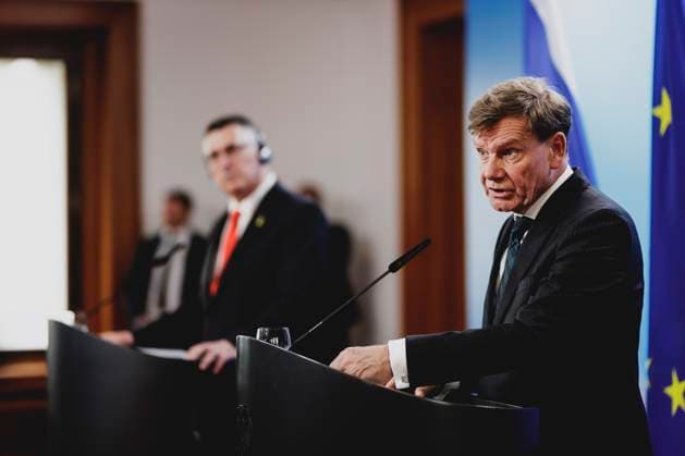 R L Johann Wadephul CDU , Federal Foreign Minister, and Gideon Sa ar, Foreign Minister of Israel, photographed during a joint press conference in Berlin, 05 06 2025 Photographed on behalf of the Federal Foreign Office Berlin Germany Copyright: xFlorianxGaertner AAx
