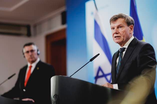 R L Johann Wadephul CDU , Federal Foreign Minister, and Gideon Sa ar, Foreign Minister of Israel, photographed during a joint press conference in Berlin, 05 06 2025 Photographed on behalf of the Federal Foreign Office Berlin Germany Copyright: xFlorianxGaertner AAx