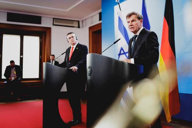 R L Johann Wadephul CDU , Federal Foreign Minister, and Gideon Sa ar, Foreign Minister of Israel, photographed during a joint press conference in Berlin, 05 06 2025 Photographed on behalf of the Federal Foreign Office Berlin Germany Copyright: xFlorianxGaertner AAx