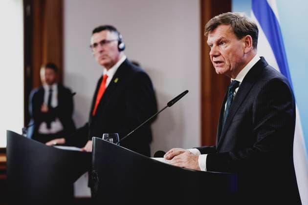R L Johann Wadephul CDU , Federal Foreign Minister, and Gideon Sa ar, Foreign Minister of Israel, photographed during a joint press conference in Berlin, 05 06 2025 Photographed on behalf of the Federal Foreign Office Berlin Germany Copyright: xFlorianxGaertner AAx