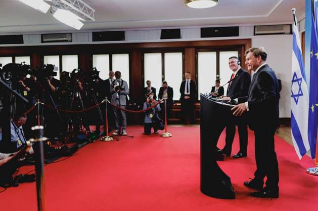 R L Johann Wadephul CDU , Federal Foreign Minister, and Gideon Sa ar, Foreign Minister of Israel, photographed during a joint press conference in Berlin, 05 06 2025 Photographed on behalf of the Federal Foreign Office Berlin Germany Copyright: xFlorianxGaertner AAx