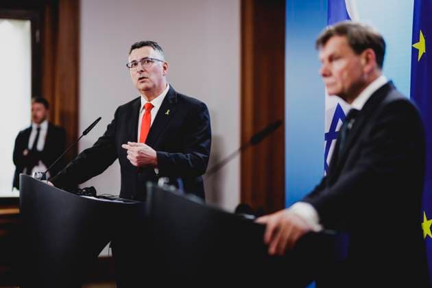 R L Johann Wadephul CDU , Federal Foreign Minister, and Gideon Sa ar, Foreign Minister of Israel, photographed during a joint press conference in Berlin, 05 06 2025 Photographed on behalf of the Federal Foreign Office Berlin Germany Copyright: xFlorianxGaertner AAx
