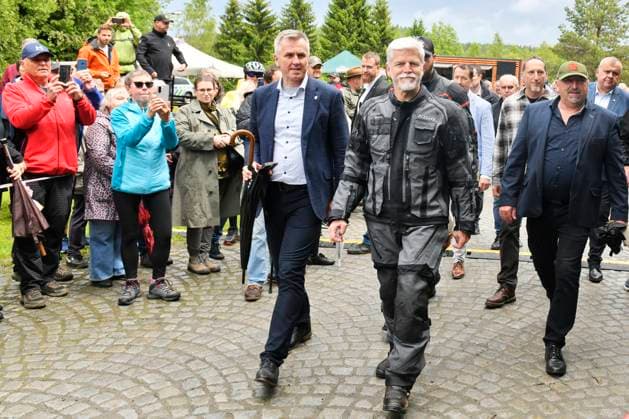 Czech President Petr Pavel, center, attends Freedom Day at Zhuri memorial commemorating battle of May 5, 1945, in which ten American soldiers of 90th Infantry Division were killed, Zhuri, Czech Republic, June 7, 2025. (CTKxPhoto MiroslavxChaloupka) CTKPhotoP2025060703094  CTKPhotoP2025060703094