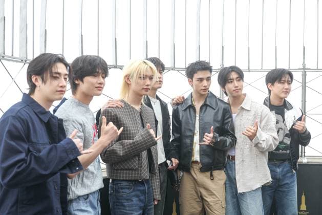 South Korean group Stray Kids participates in the lighting ceremony of the Empire State Building South Korean boy band Stray Kids participates in the lighting ceremony of the Empire State Building, in partnership with the organization Musicians On Call, this Monday (16), in New York. The building was lit up in burgundy to celebrate the healing power of music. June 16, 2025 Copyright: xVANESSAxCARVALHOx