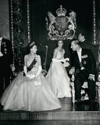 Heirs Heiress Members of Royal Family Celebrities 5 May 1954 the Royal Visit in Malta the Queen takes on Governors Ball Part Keystone Photos show with Lady Pamela Mountbatten, a the ladies-in-waiting in the Middle changes their Your Majesty the Queen a pair  Copyright: xUnitedxArchivesx xkpaxKeystonex 19540505_baf_k09_027