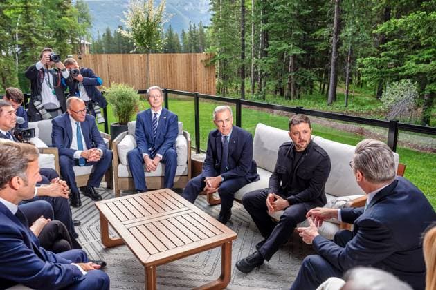 Kananaskis, Alberta, Canada, 17 06 2025 Mountain Lodge G7 Summit 2025 L R Japanese Prime Minister Shigeru Ishiba, French President Emmanuel Macron, German Chancellor Friedrich Merz CDU , US Treasury Secretary Scott Bessent, Canadian Prime Minister Mark Carney, Ukrainian President Volodymyr Selenskyj, British Prime Minister Keir Starmer Photo Michael Kappeler Pool Copyright: xMichaelxKappeler Pool dtsxNachrichtenagenturx dts_71216
